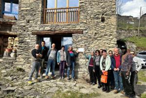UNA NUOVA TARGA DONATA DALL'ATL DEL CUNEESE RICORDA I CONIUGI SCHNEIDER AL CENTRO CULTURALE BORGATA SAN MARTINO DI STROPPO